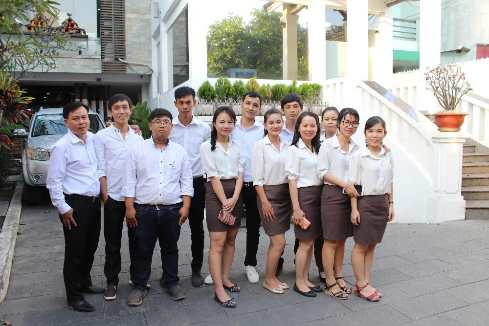 Đội Ngũ Nhân Viên